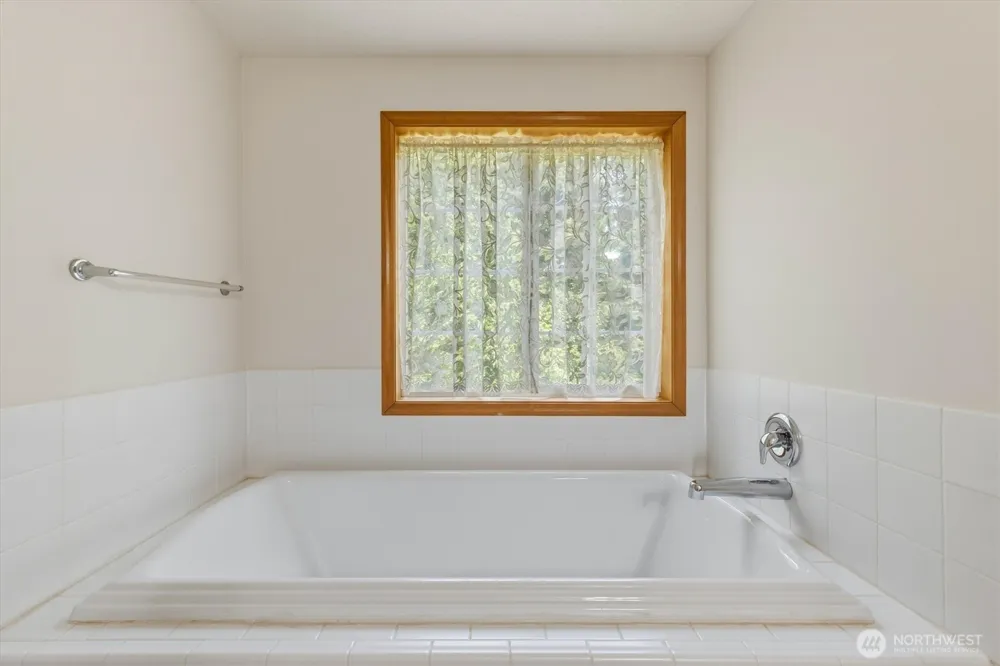 558 Spruce Creek Road Longview, WA 98632