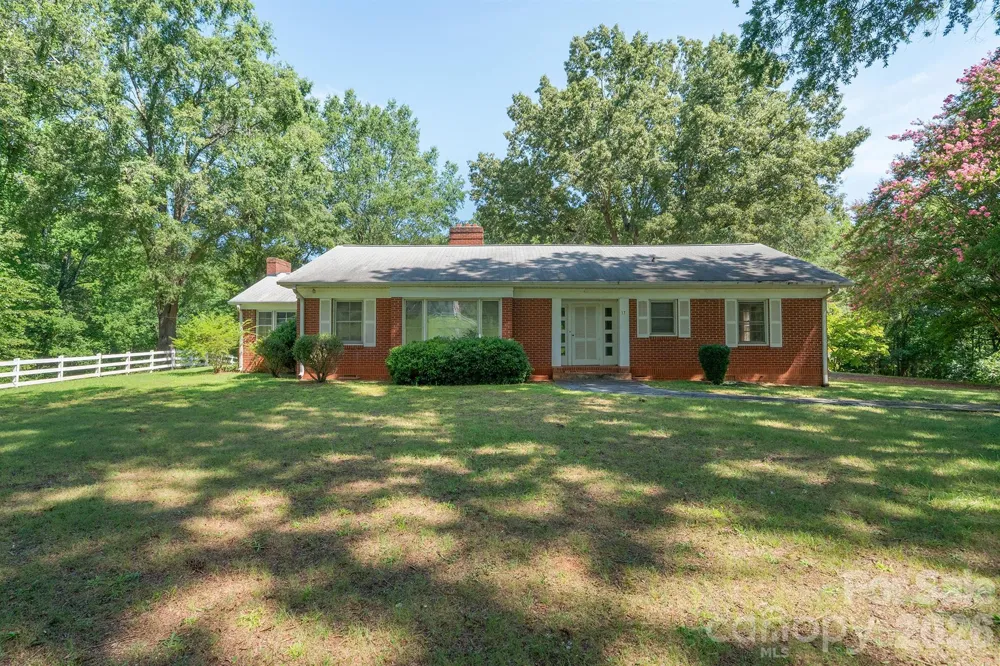 17 E Murray Street Maiden, NC 28650