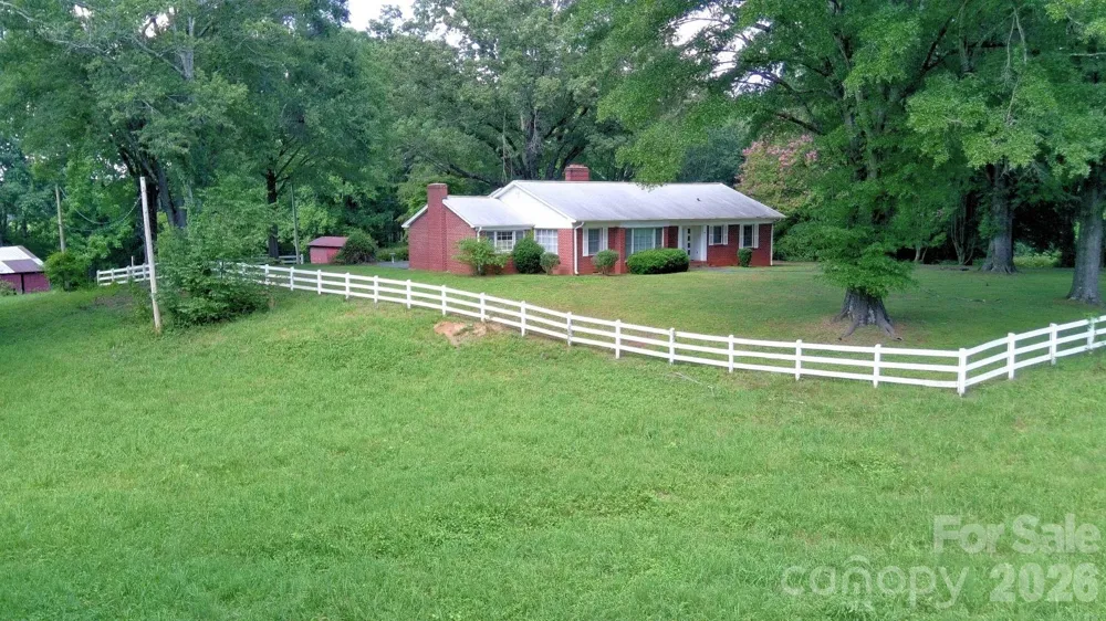 17 E Murray Street Maiden, NC 28650