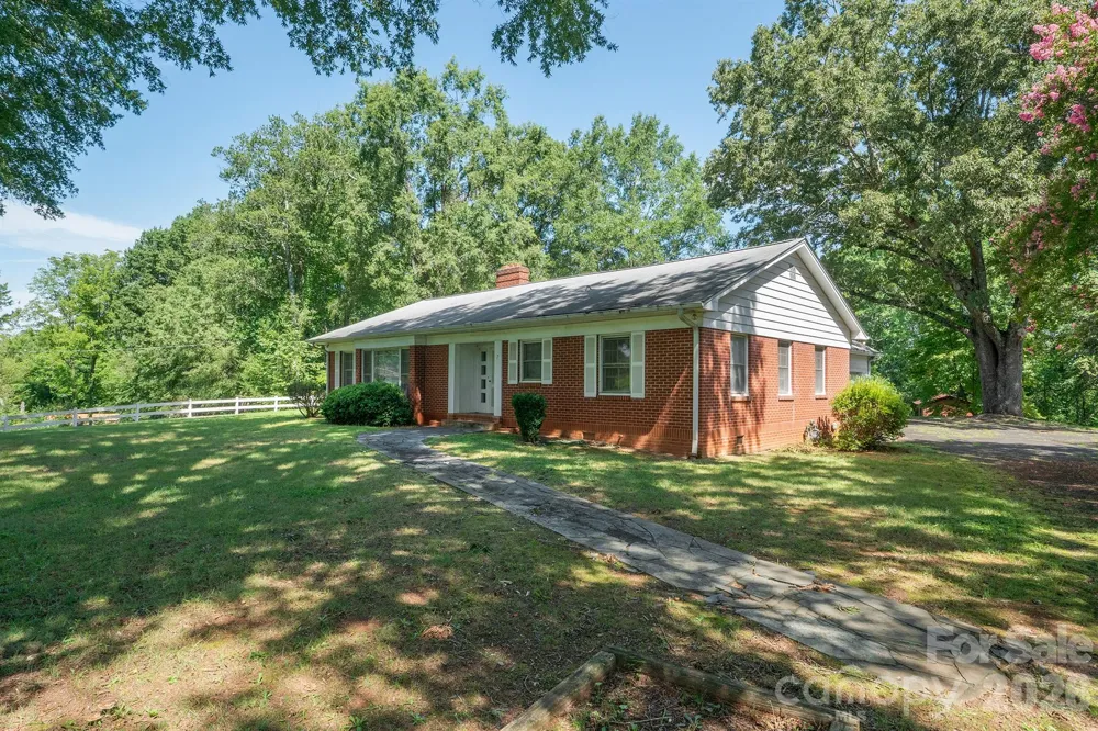 17 E Murray Street Maiden, NC 28650