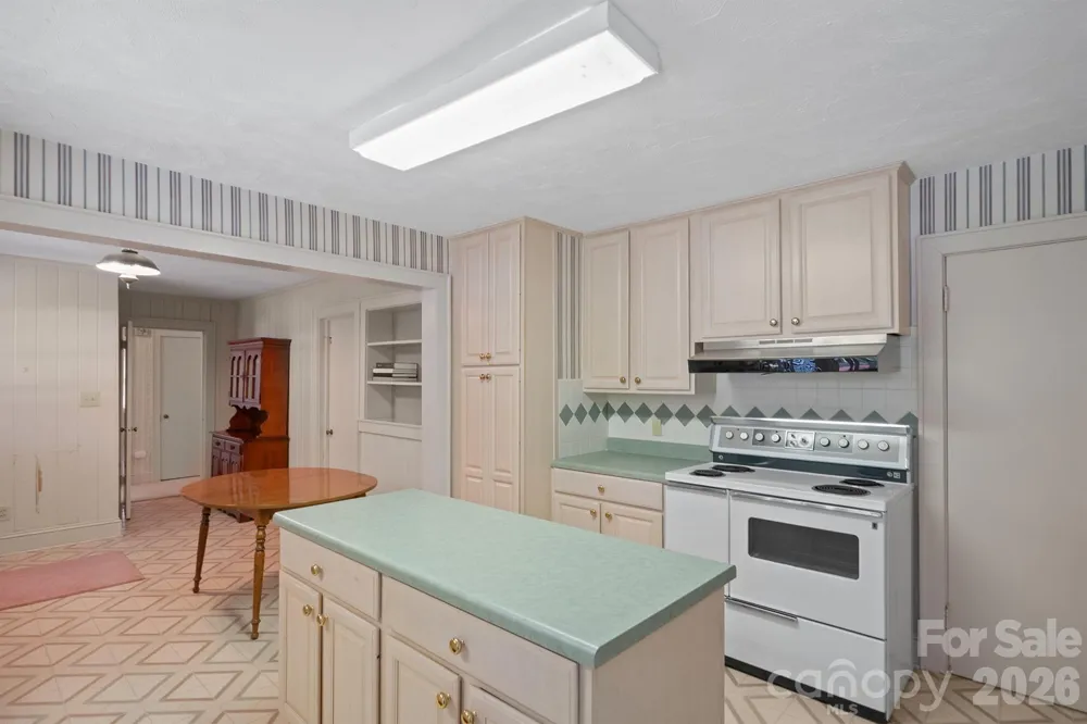 17 E Murray Street Maiden, NC 28650