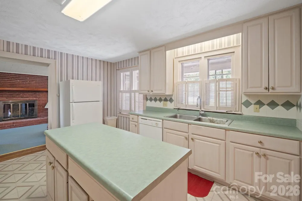 17 E Murray Street Maiden, NC 28650