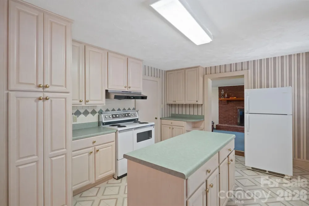 17 E Murray Street Maiden, NC 28650