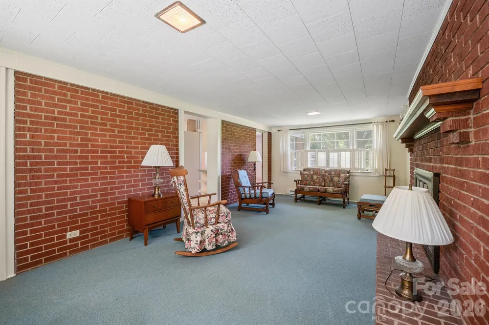 17 E Murray Street Maiden, NC 28650