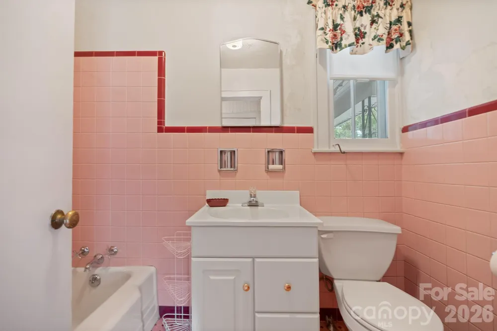 17 E Murray Street Maiden, NC 28650