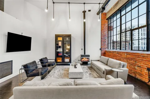 1090 Cherokee Street #303