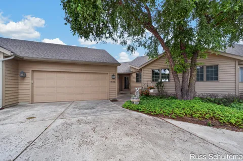 1682 W Harbour Towne Circle