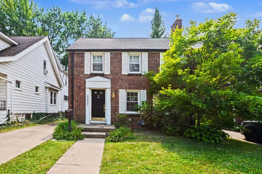 22515 Gregory Street Dearborn City, MI 48124