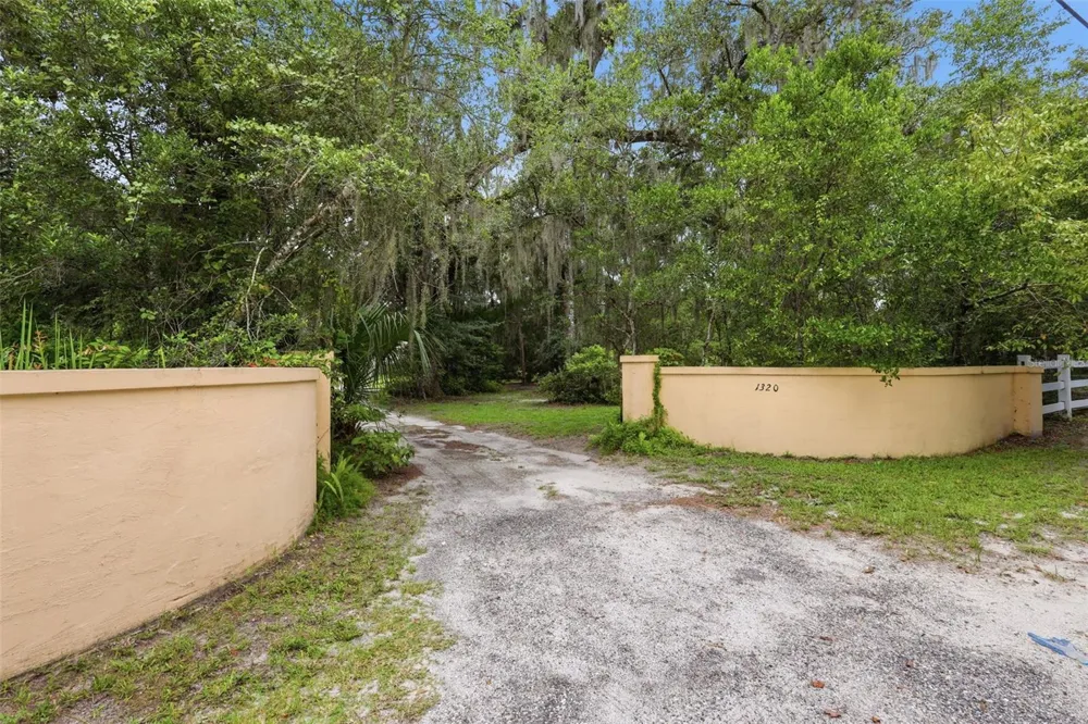 1320 W TAYLOR ROAD Deland, FL 32720
