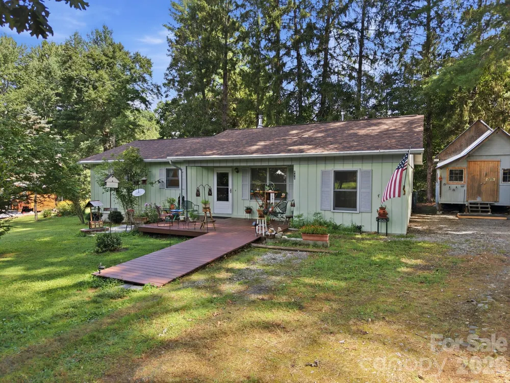 473 King William Road Hendersonville, NC 28739