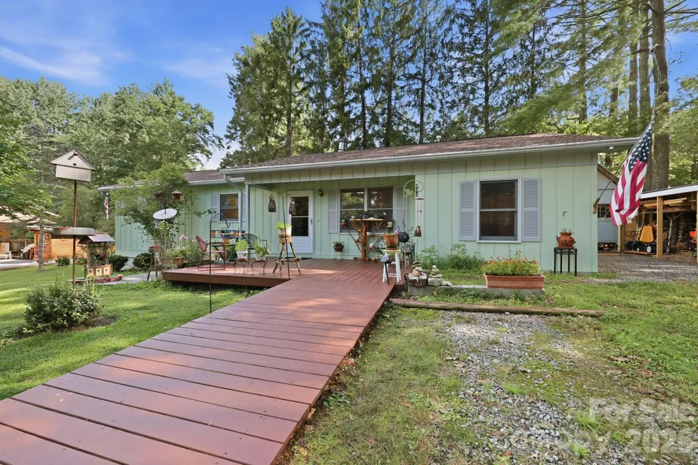 473 King William Road Hendersonville, NC 28739