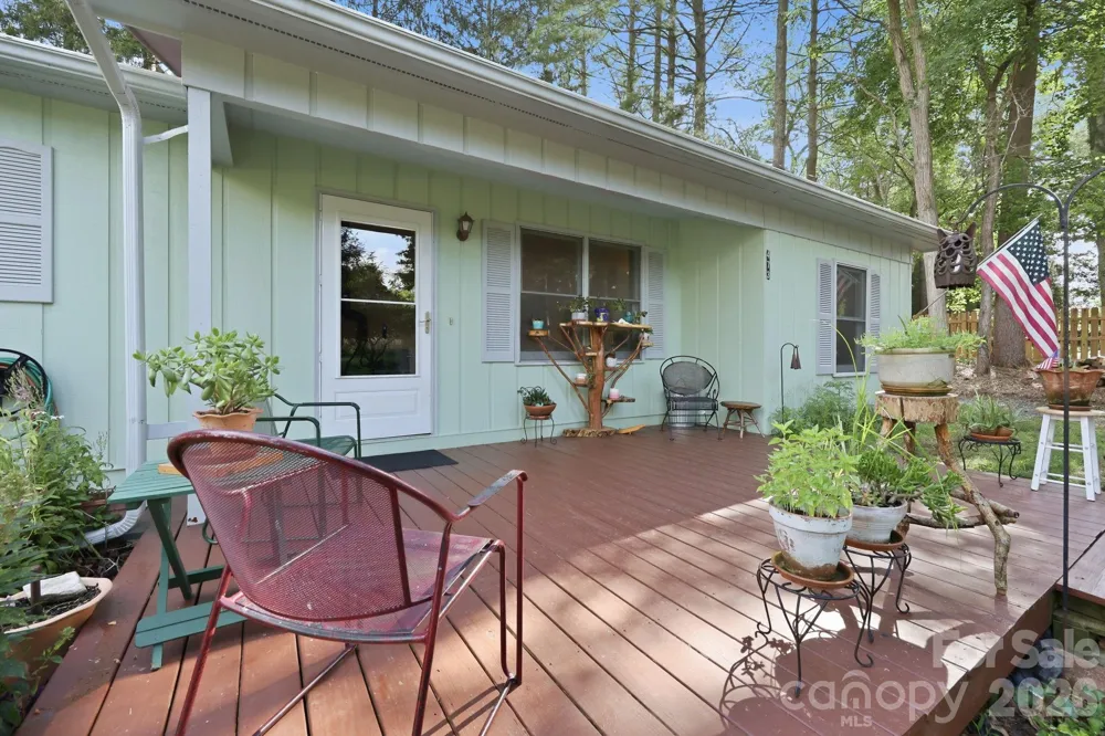 473 King William Road Hendersonville, NC 28739
