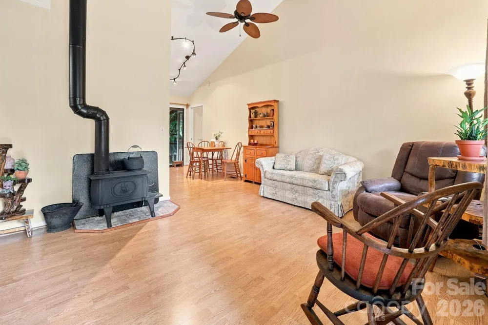 473 King William Road Hendersonville, NC 28739