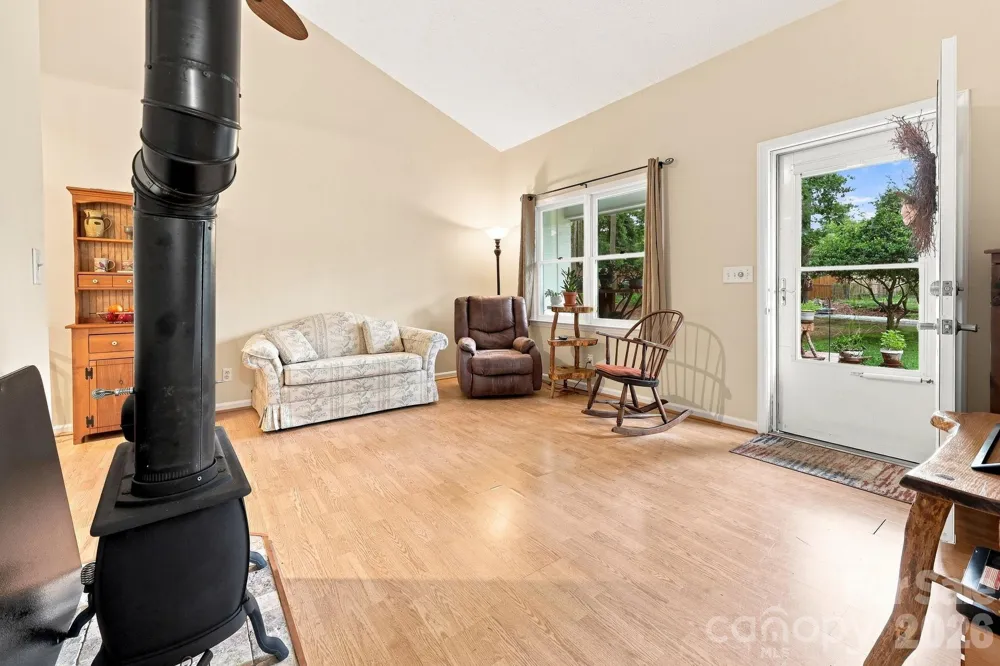 473 King William Road Hendersonville, NC 28739