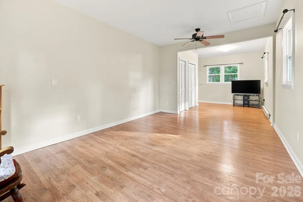 473 King William Road Hendersonville, NC 28739