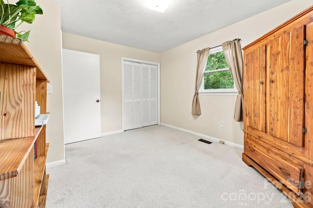 473 King William Road Hendersonville, NC 28739