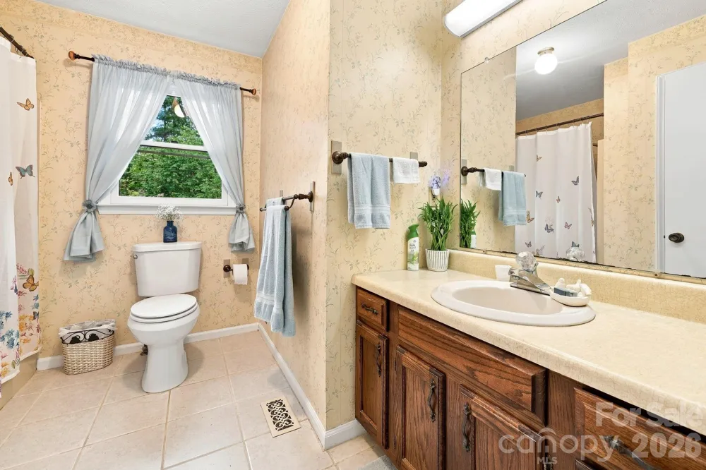473 King William Road Hendersonville, NC 28739
