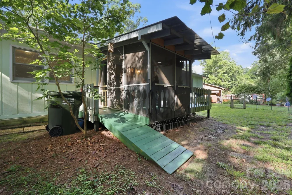 473 King William Road Hendersonville, NC 28739