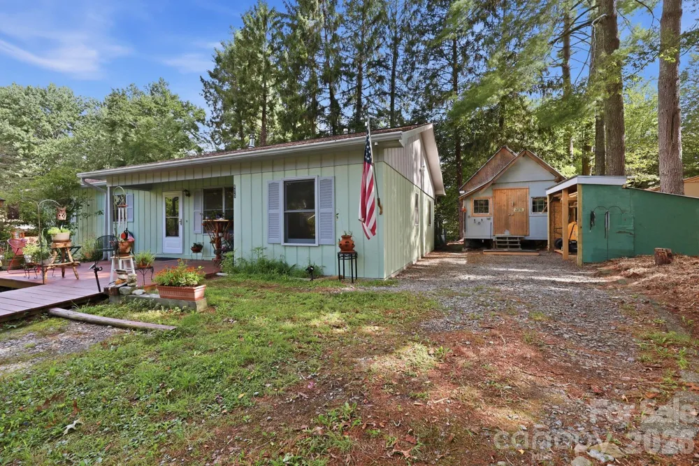 473 King William Road Hendersonville, NC 28739
