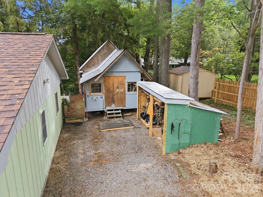 473 King William Road Hendersonville, NC 28739