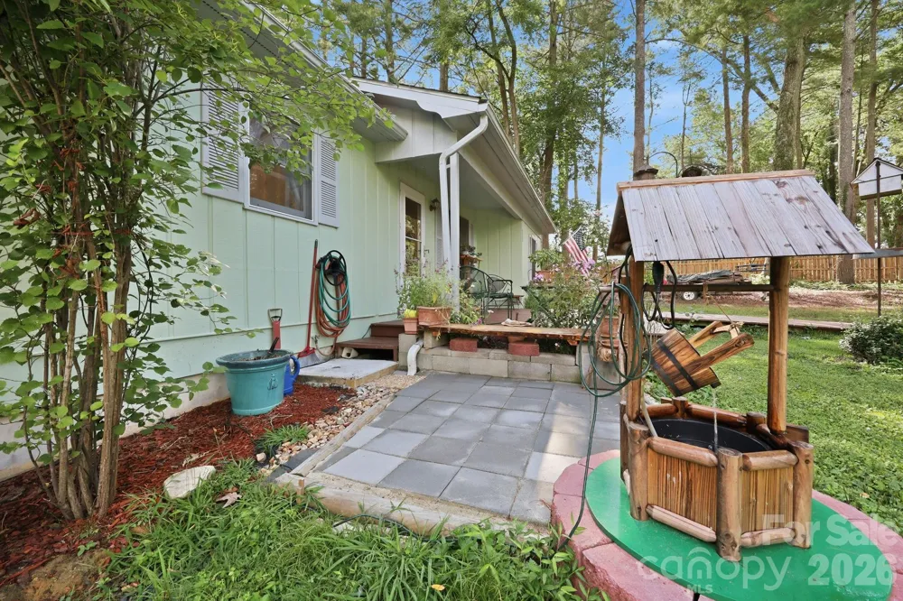 473 King William Road Hendersonville, NC 28739