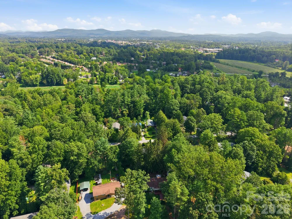 473 King William Road Hendersonville, NC 28739