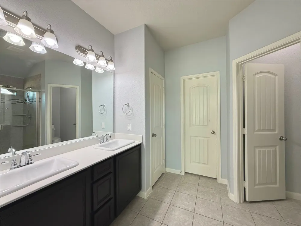 2126 Candace Drive Lancaster, TX 75146