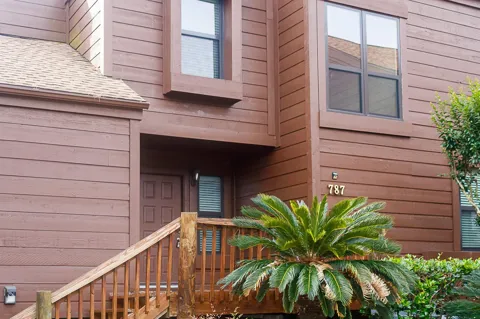 787 Davis Road