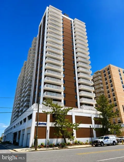 100 S BERKLEY SQUARE #21N