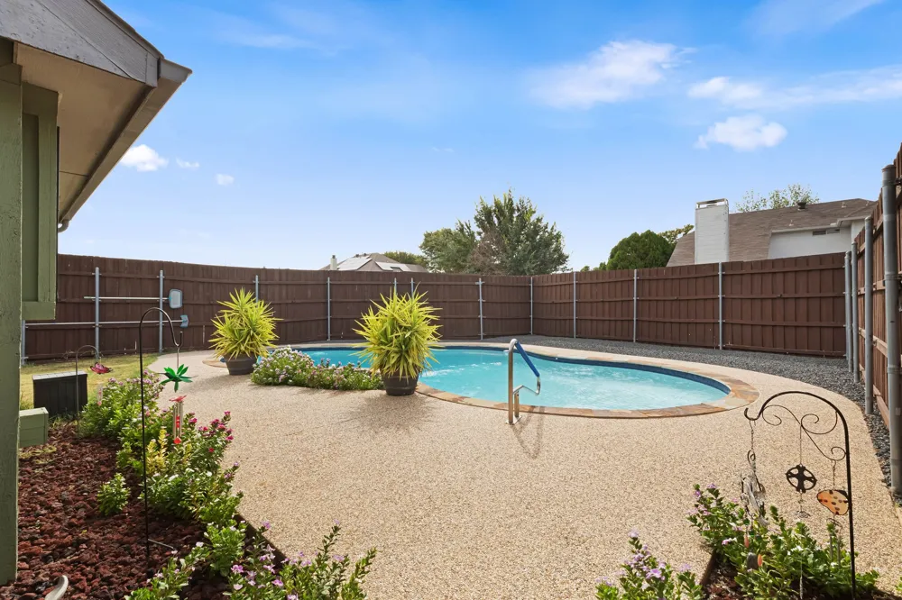 2037 Vista Drive Lewisville, TX 75067