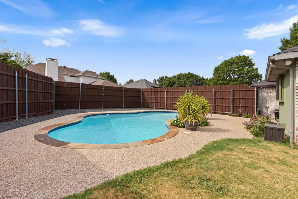 2037 Vista Drive Lewisville, TX 75067