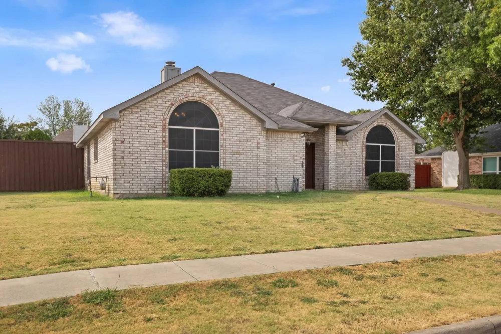 2037 Vista Drive Lewisville, TX 75067