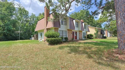 1121 Woodfield Drive