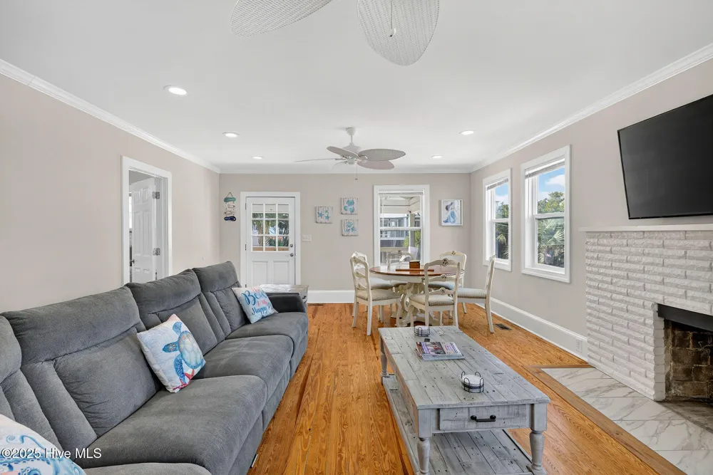 9 E Atlanta Street E Wrightsville Beach, NC 28480