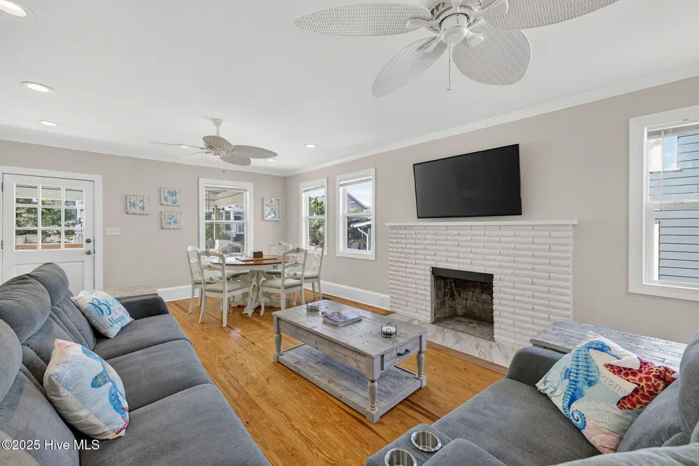 9 E Atlanta Street E Wrightsville Beach, NC 28480