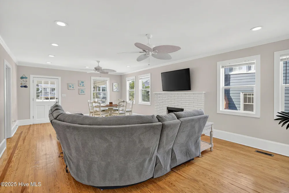 9 E Atlanta Street E Wrightsville Beach, NC 28480