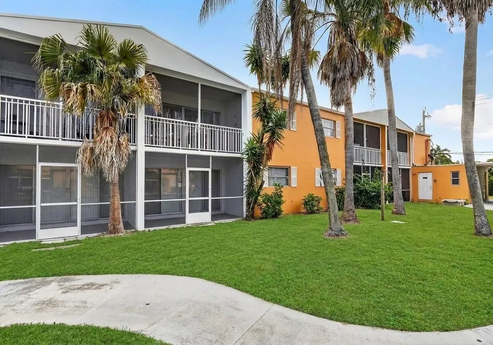 1501 CRESCENT CIRCLE #C19 Lake Park, FL 33403
