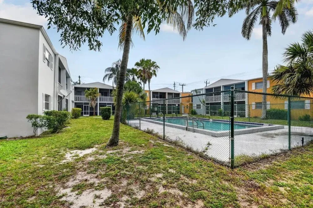 1501 CRESCENT CIRCLE #C19 Lake Park, FL 33403
