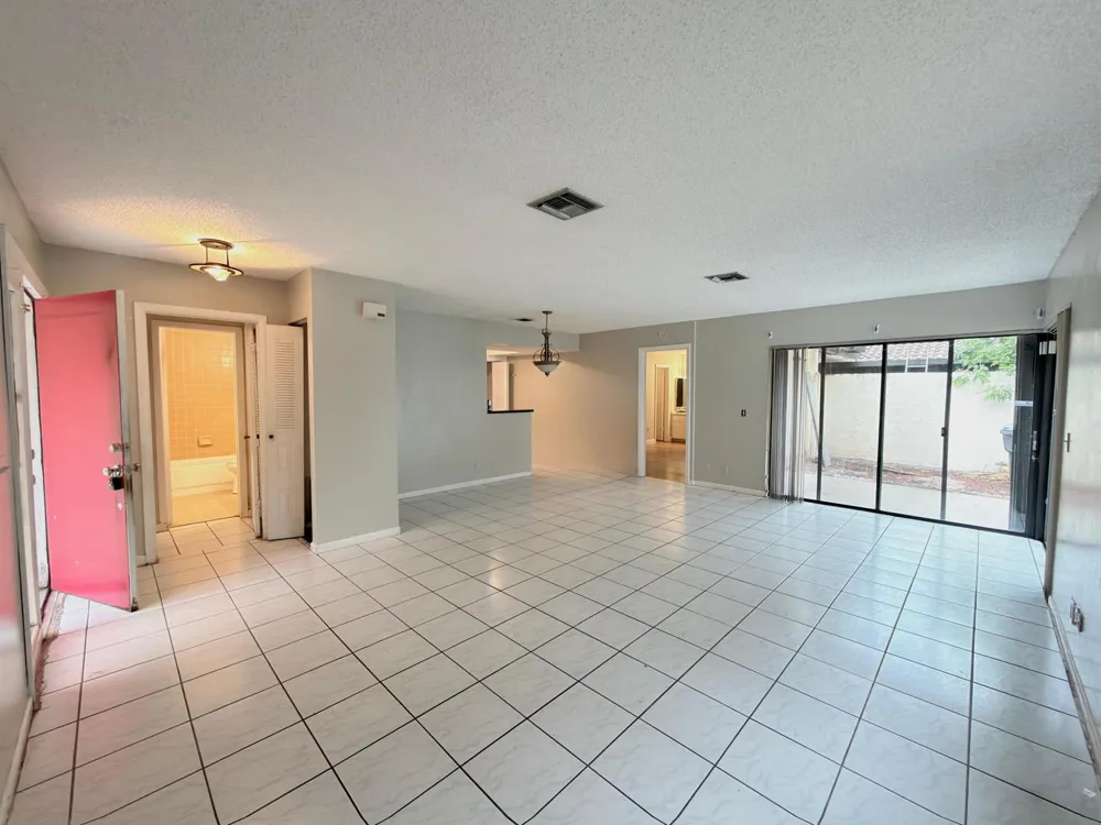 6287 Scotch Pine Lane Lake Worth, FL 33462