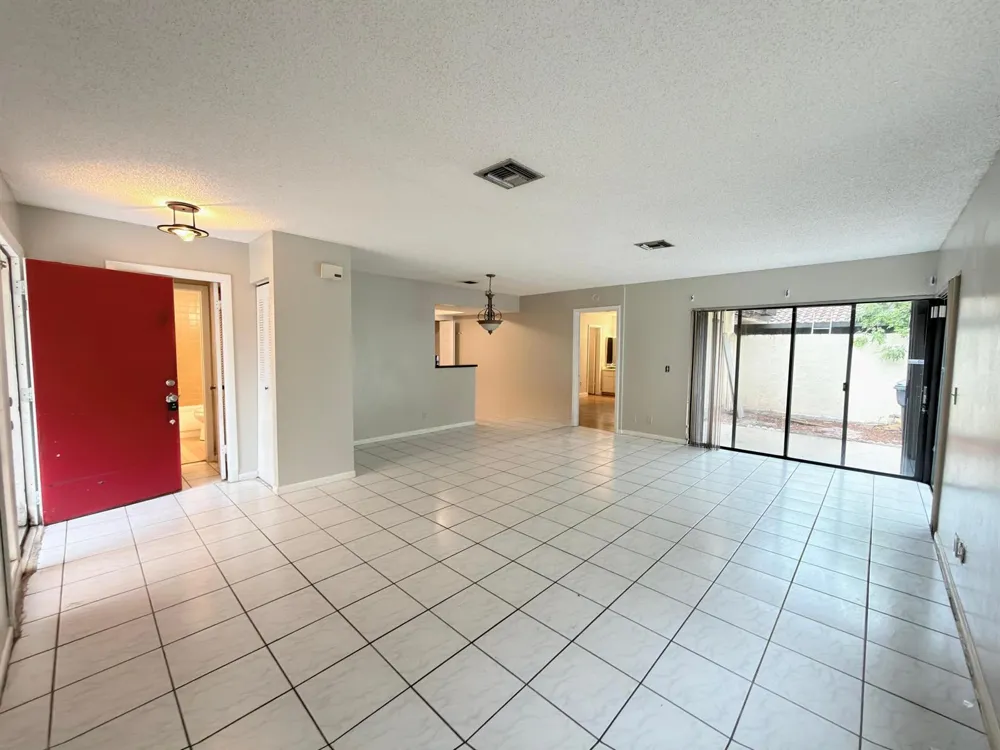 6287 Scotch Pine Lane Lake Worth, FL 33462