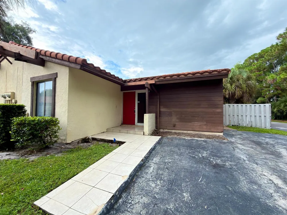 6287 Scotch Pine Lane Lake Worth, FL 33462
