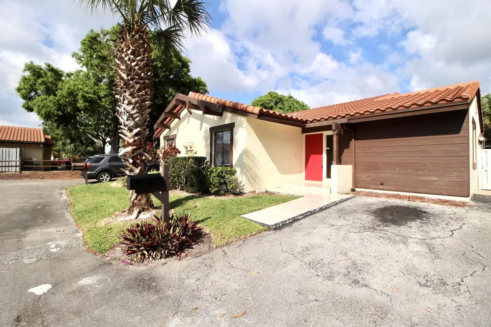 6287 Scotch Pine Lane Lake Worth, FL 33462