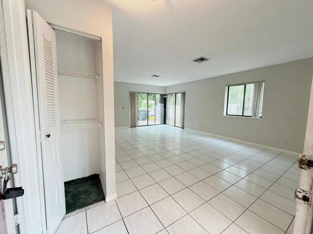 6287 Scotch Pine Lane Lake Worth, FL 33462
