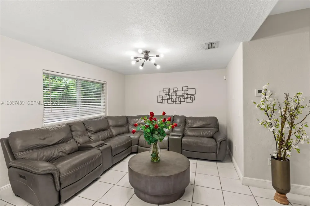 9840 NW 28th Ter Doral, FL 33172