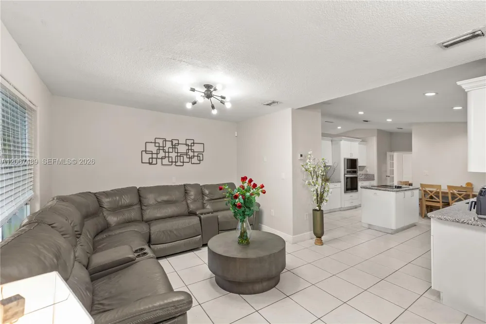 9840 NW 28th Ter Doral, FL 33172