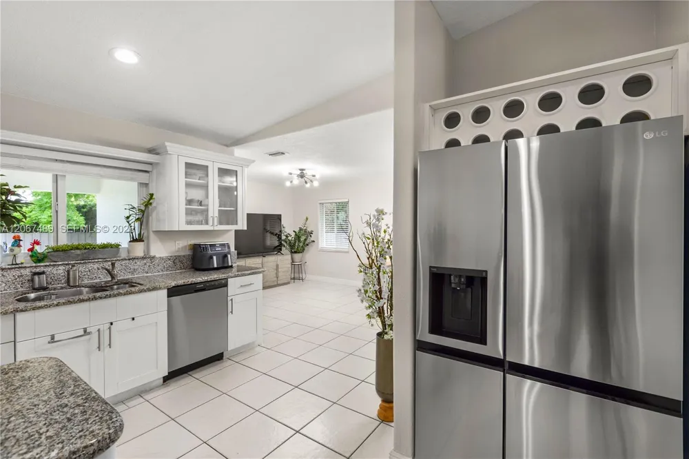 9840 NW 28th Ter Doral, FL 33172