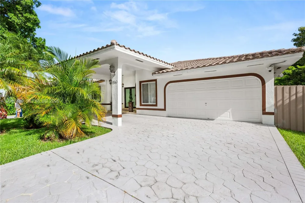 9840 NW 28th Ter Doral, FL 33172