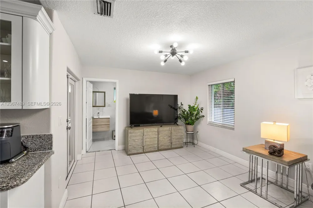 9840 NW 28th Ter Doral, FL 33172