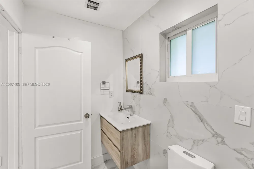 9840 NW 28th Ter Doral, FL 33172