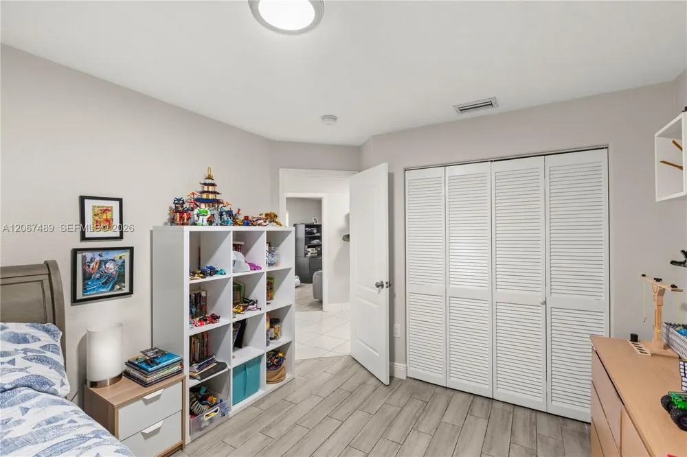 9840 NW 28th Ter Doral, FL 33172